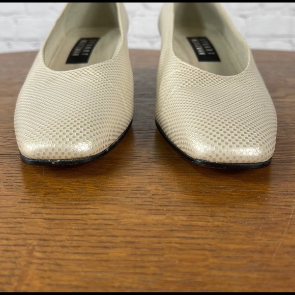 Stuart Weitzman Pumps Low Kitten Heel Cream/Gold Size 8.5 - Picture 3 of 9